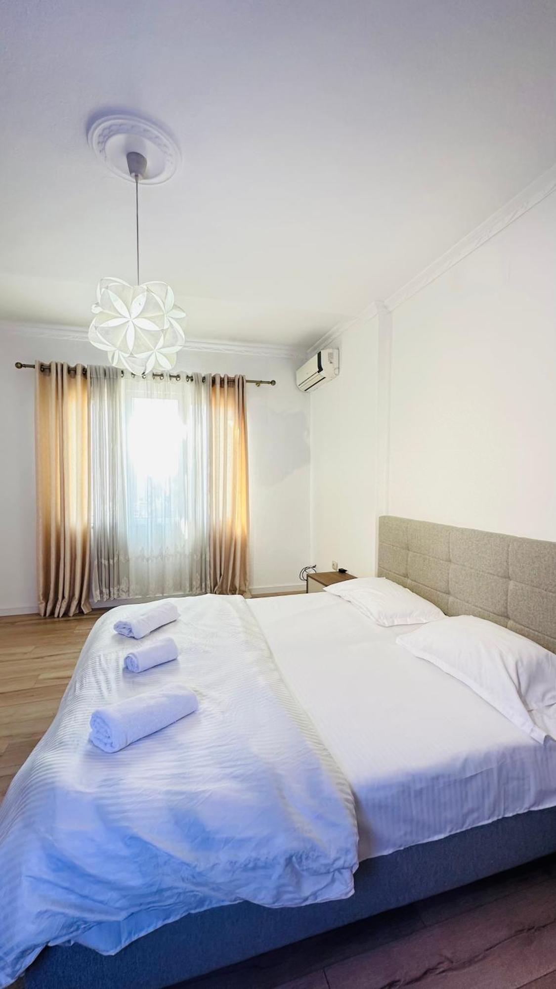 Bllok: Cozy Stay, 24/7 Self Check-in Apartament
